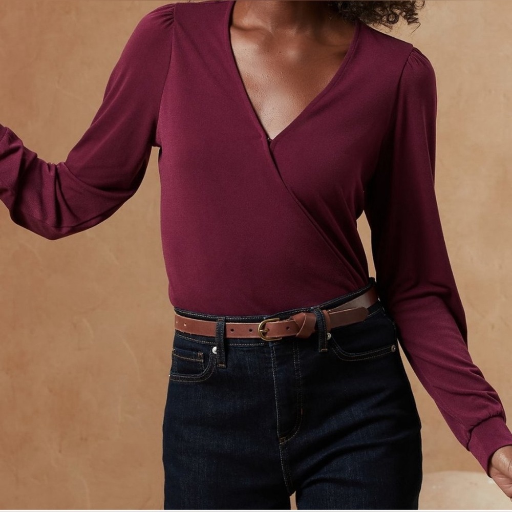 *NWT* Banana Republic crepe wrap top. Size M